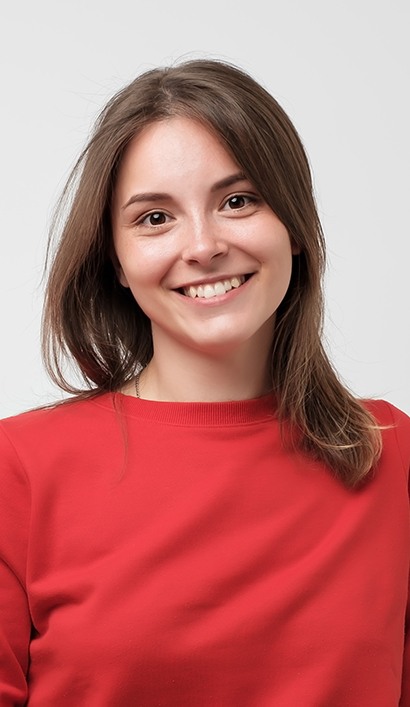 Portrait of smiling young woman with beautiful teeth